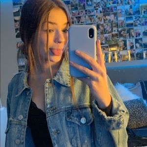 Meet your Posher, Claire